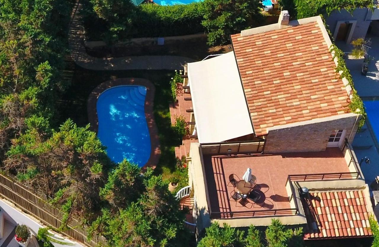 Villa Rock House's Melody Platanés