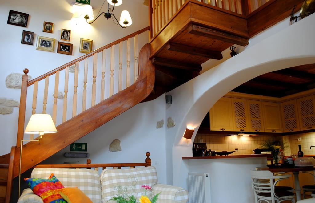 Rock House's Melody Villa Platanés